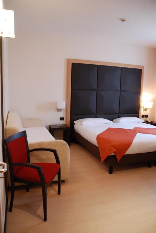 Hotel Metropolis Reggio Emilia Eksteriør billede