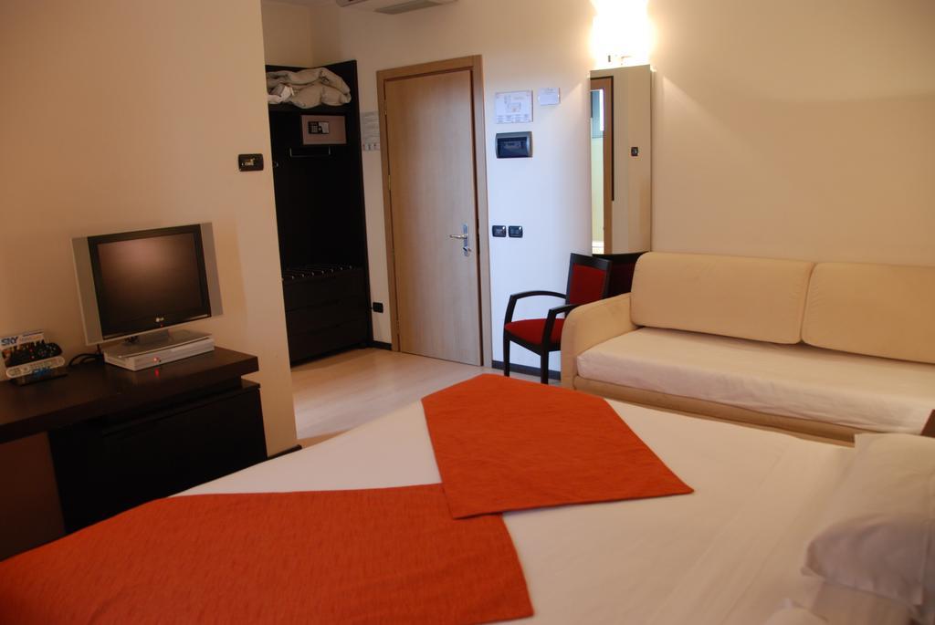 Hotel Metropolis Reggio Emilia Eksteriør billede